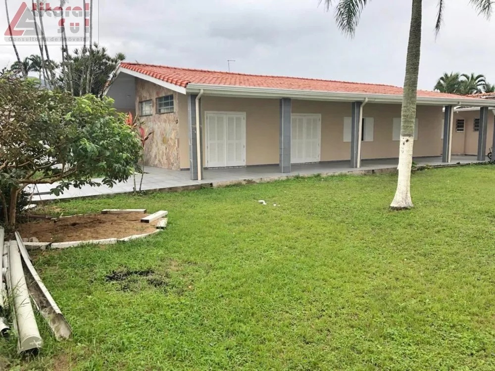 Casa à venda com 3 quartos, 180m² - Foto 1