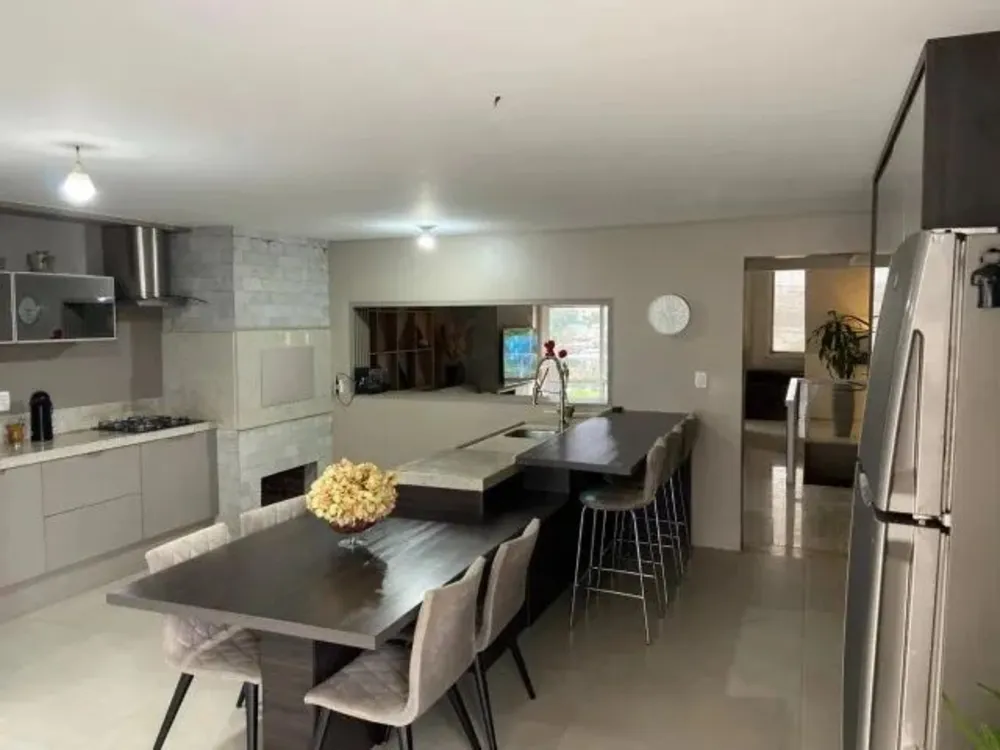 Casa, 3 quartos, 200 m² - Foto 1