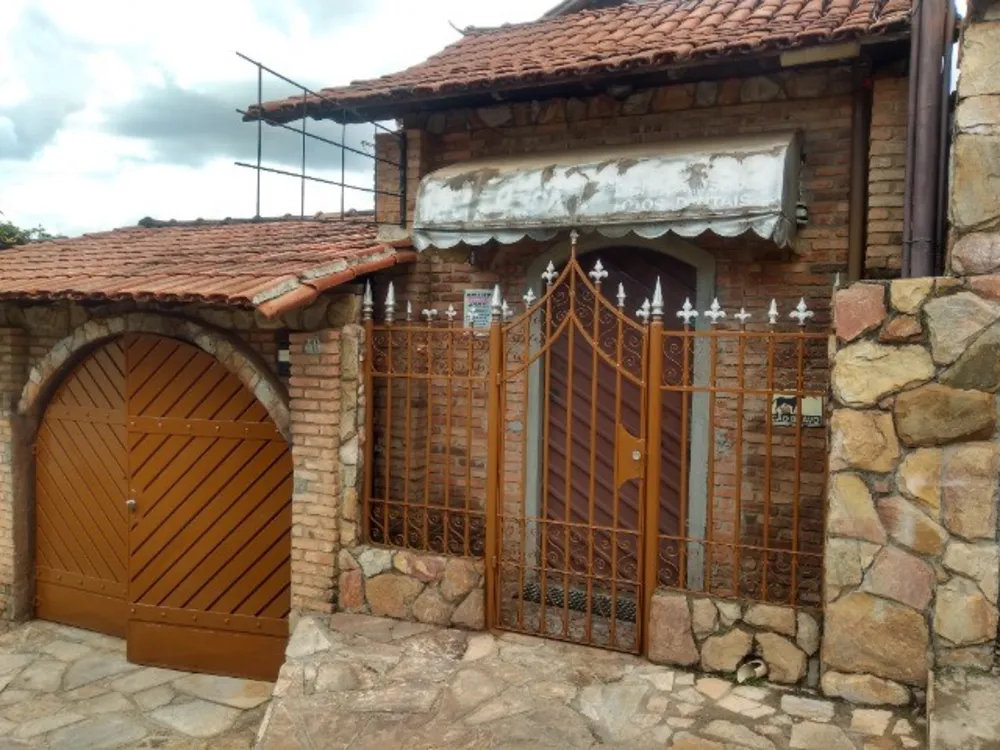 Casa, 4 quartos, 198 m² - Foto 1