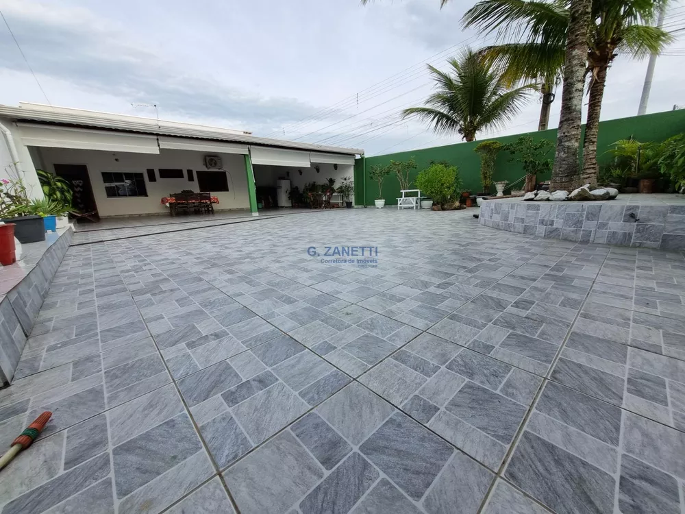 Casa à venda com 2 quartos, 208m² - Foto 1