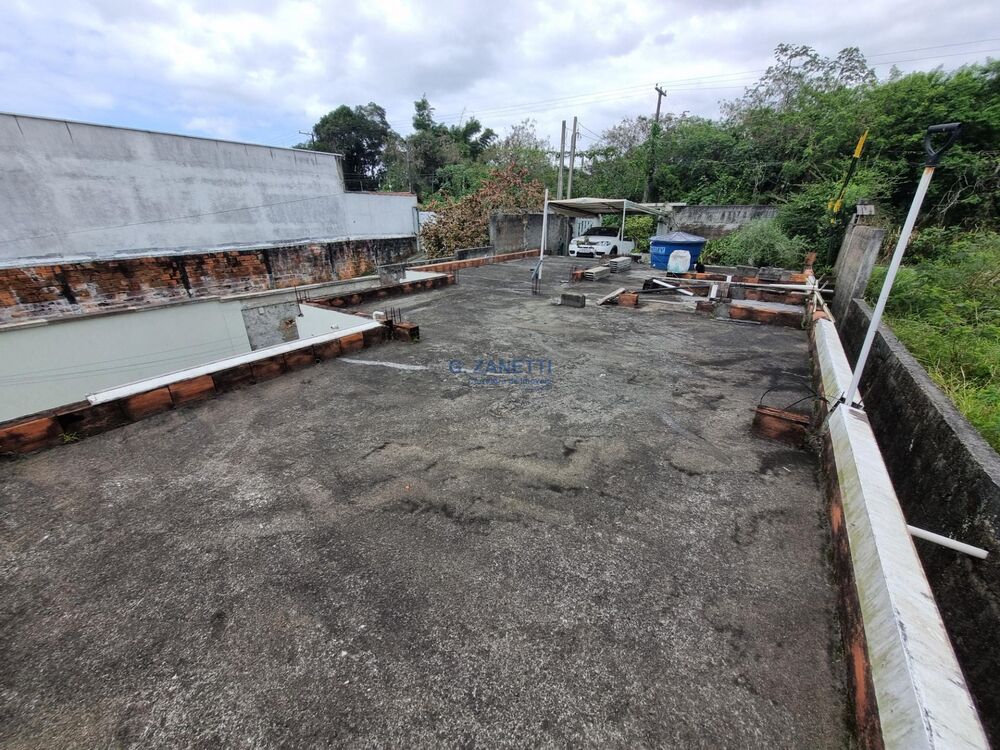 Casa à venda com 2 quartos, 100m² - Foto 1