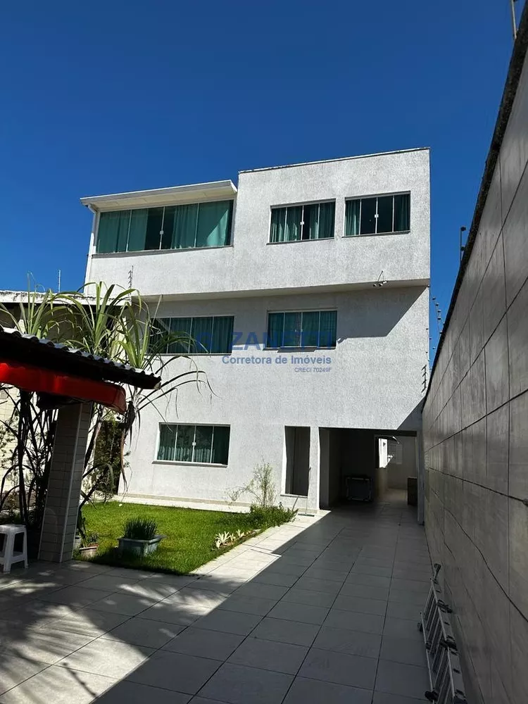 Casa à venda com 5 quartos, 360m² - Foto 1