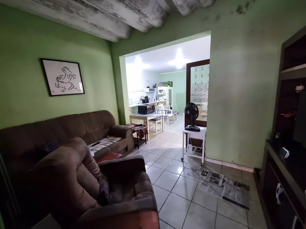 Casa à venda com 3 quartos, 130m² - Foto 2