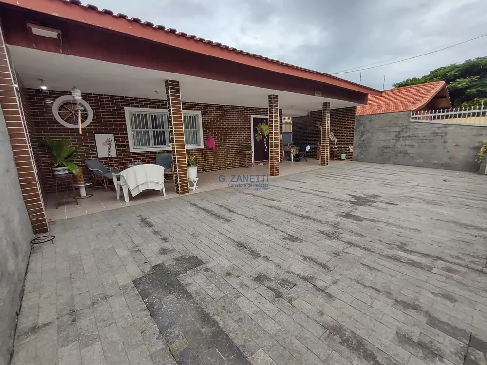 Casa à venda com 3 quartos, 193m² - Foto 1