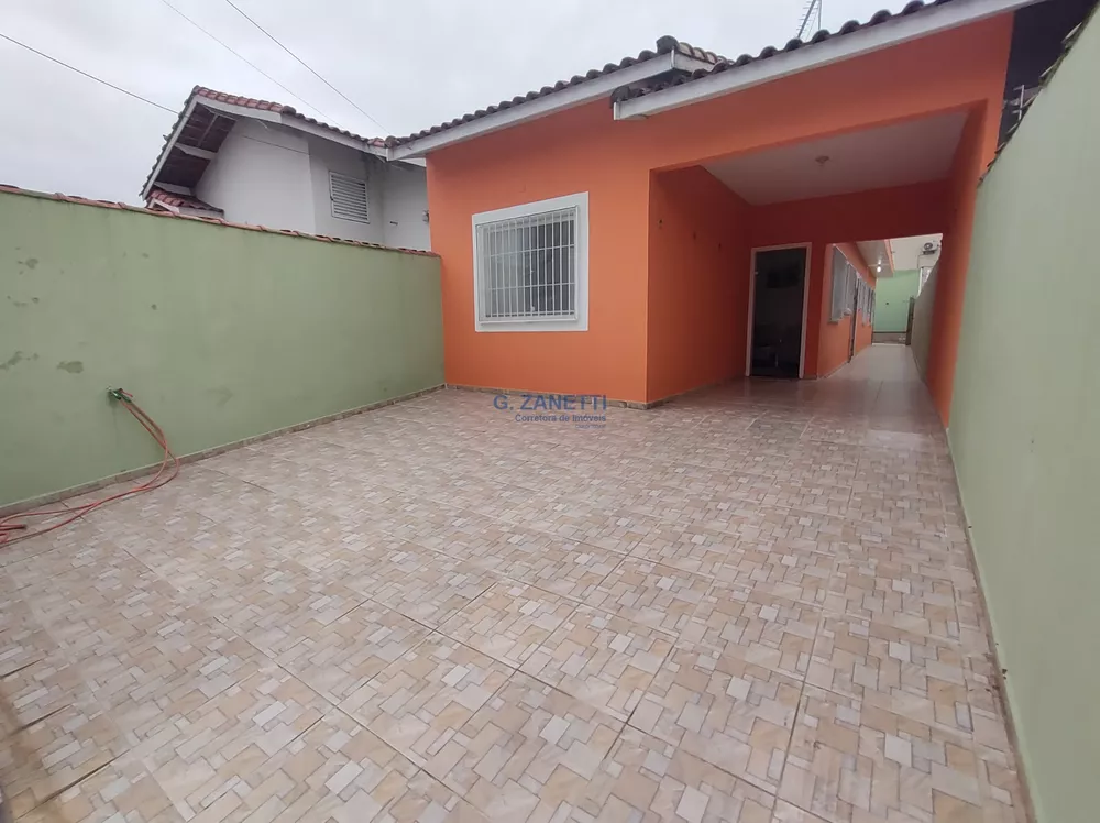 Casa à venda com 3 quartos, 98m² - Foto 1