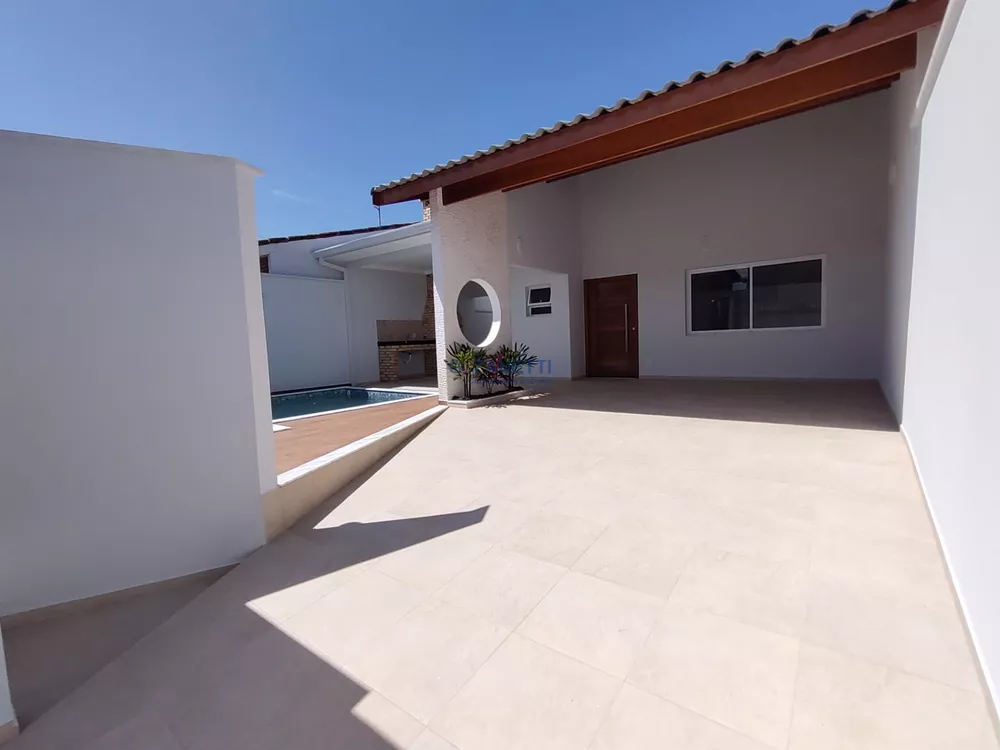 Casa à venda com 3 quartos, 141m² - Foto 1