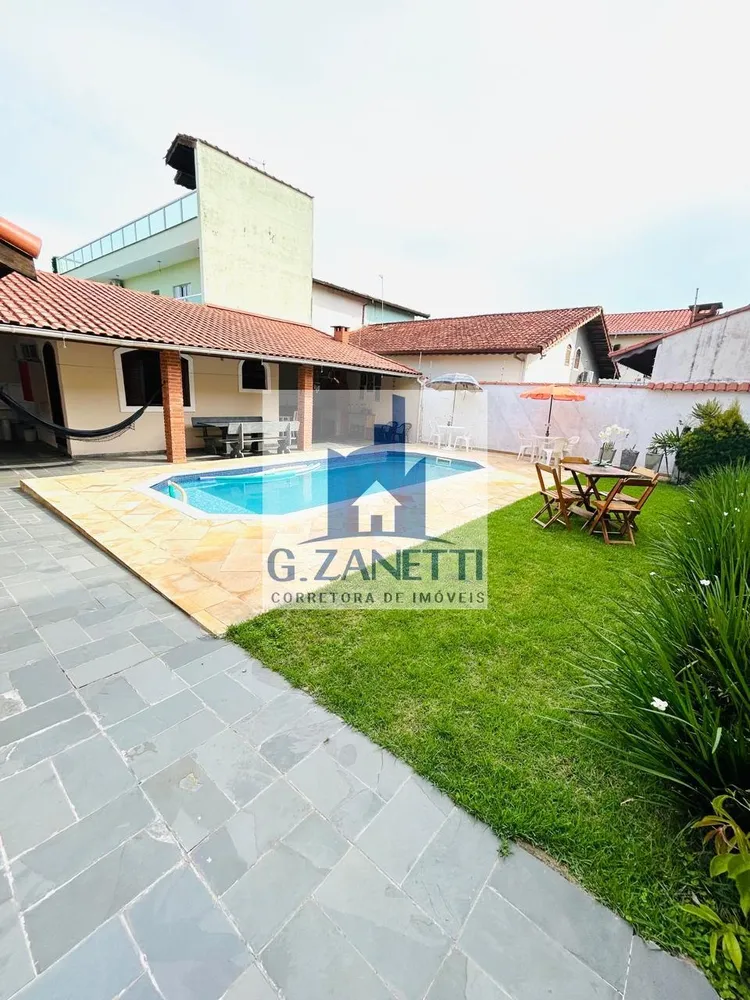 Casa, 3 quartos, 168 m² - Foto 2
