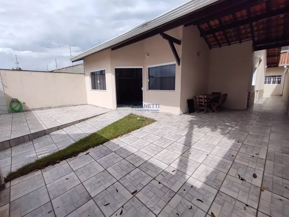 Casa à venda com 3 quartos, 151m² - Foto 1