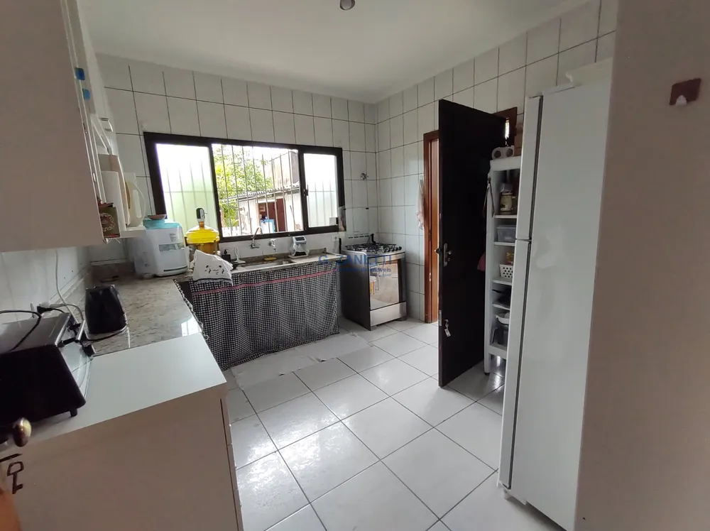 Casa, 3 quartos, 207 m² - Foto 3