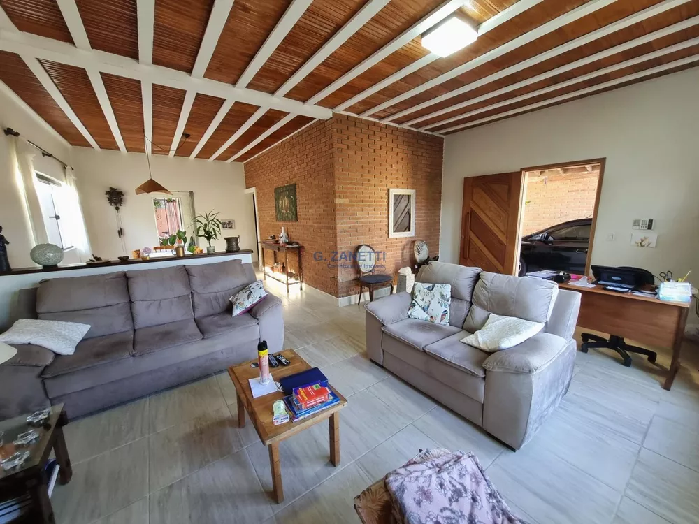 Casa à venda com 2 quartos, 126m² - Foto 1