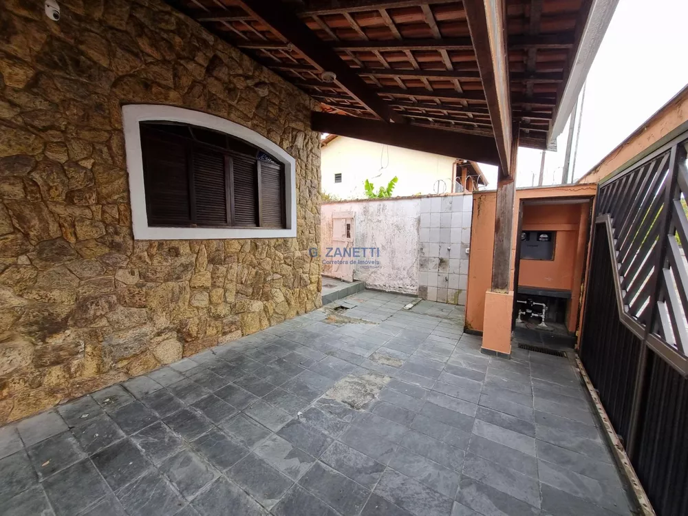 Casa para alugar com 2 quartos, 75m² - Foto 2