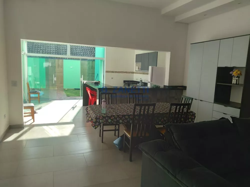 Casa à venda com 3 quartos, 200m² - Foto 3