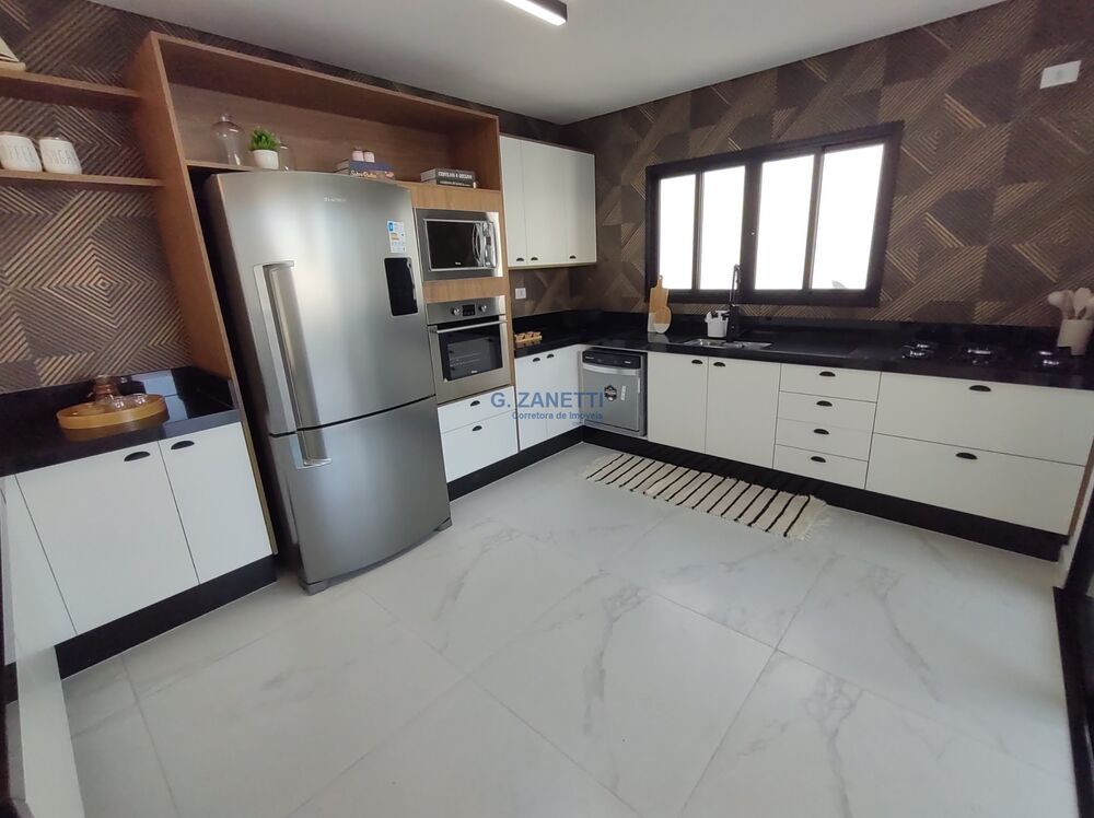 Casa, 4 quartos, 252 m² - Foto 1