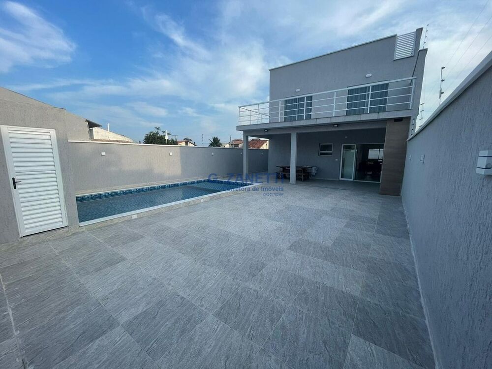 Casa à venda com 4 quartos, 240m² - Foto 1