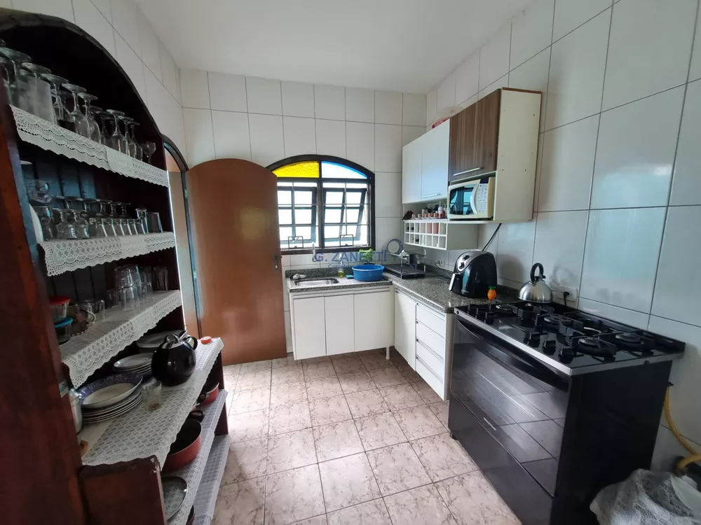 Casa à venda com 5 quartos, 214m² - Foto 8