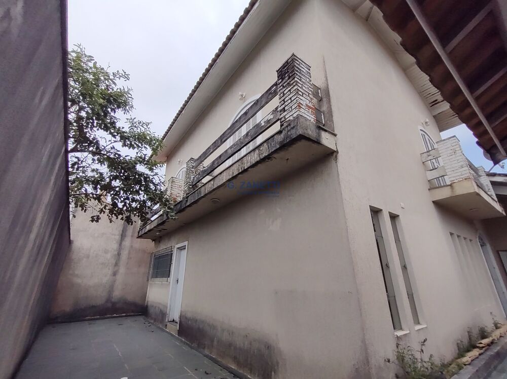 Casa à venda e aluguel com 4 quartos, 264m² - Foto 1