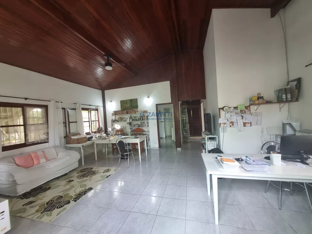 Casa à venda com 2 quartos, 220m² - Foto 2