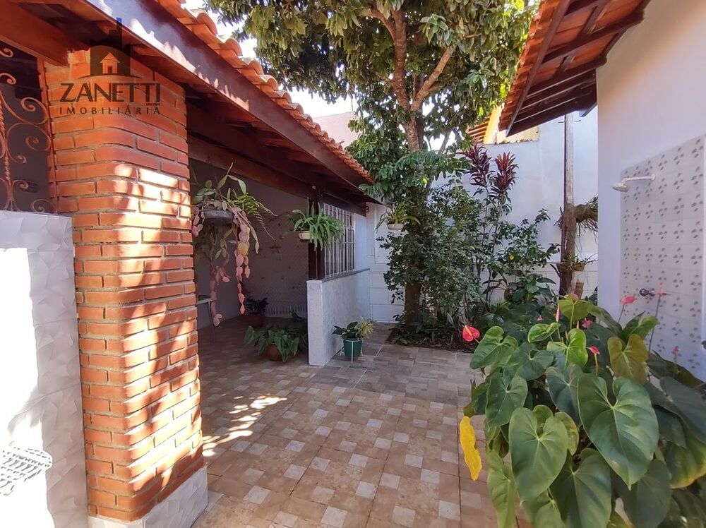 Casa à venda com 3 quartos, 288m² - Foto 2