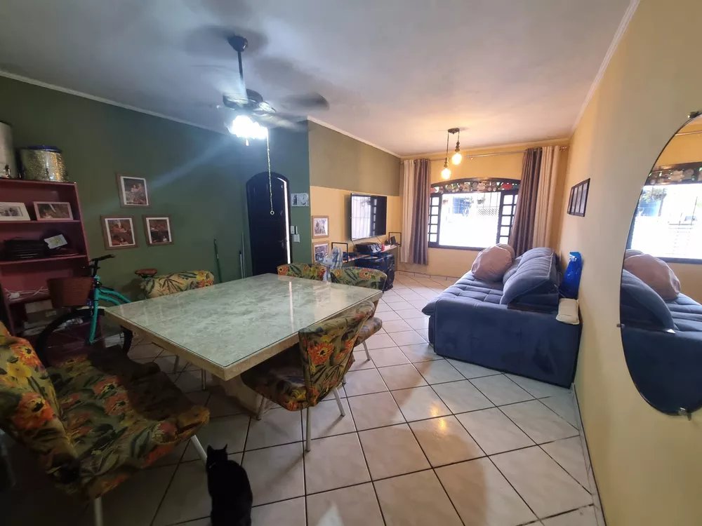 Casa à venda com 2 quartos, 120m² - Foto 2