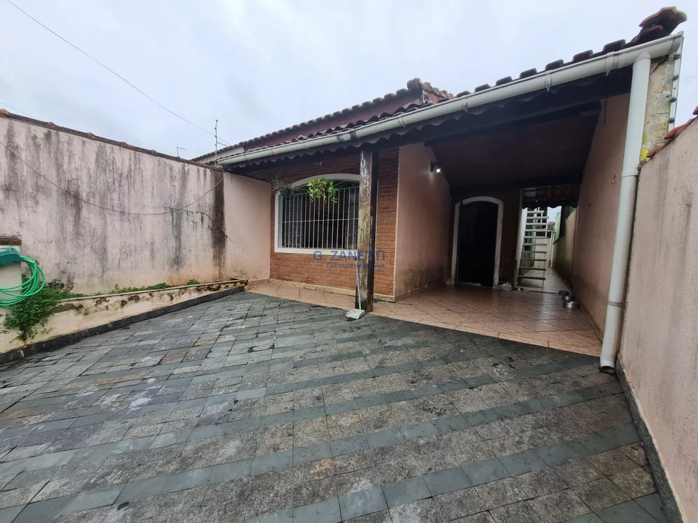 Casa à venda com 2 quartos, 120m² - Foto 1