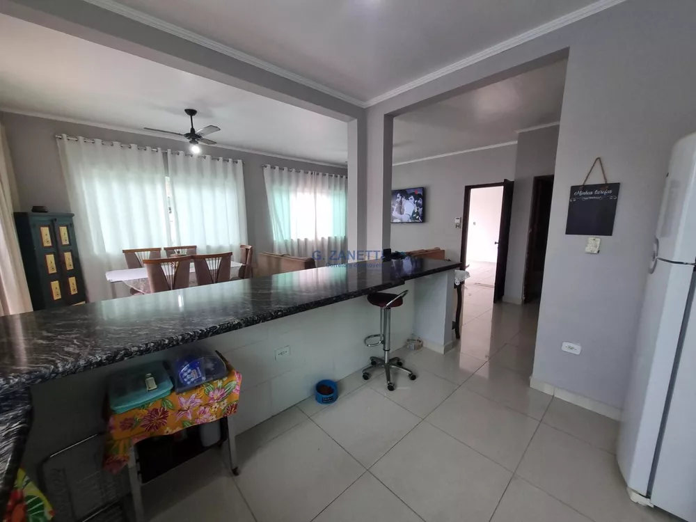 Casa à venda com 3 quartos, 250m² - Foto 4