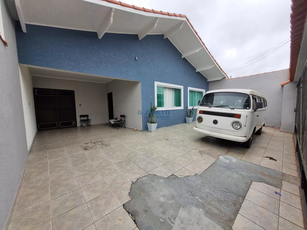 Casa à venda com 3 quartos, 250m² - Foto 1