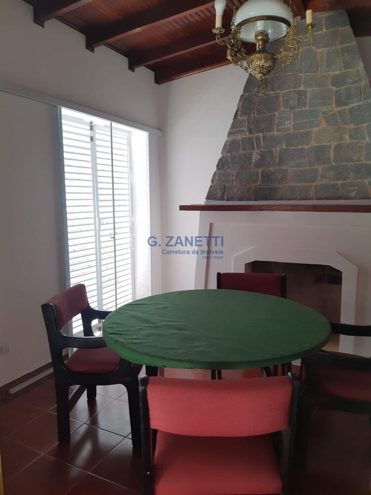 Casa, 4 quartos, 205 m² - Foto 1