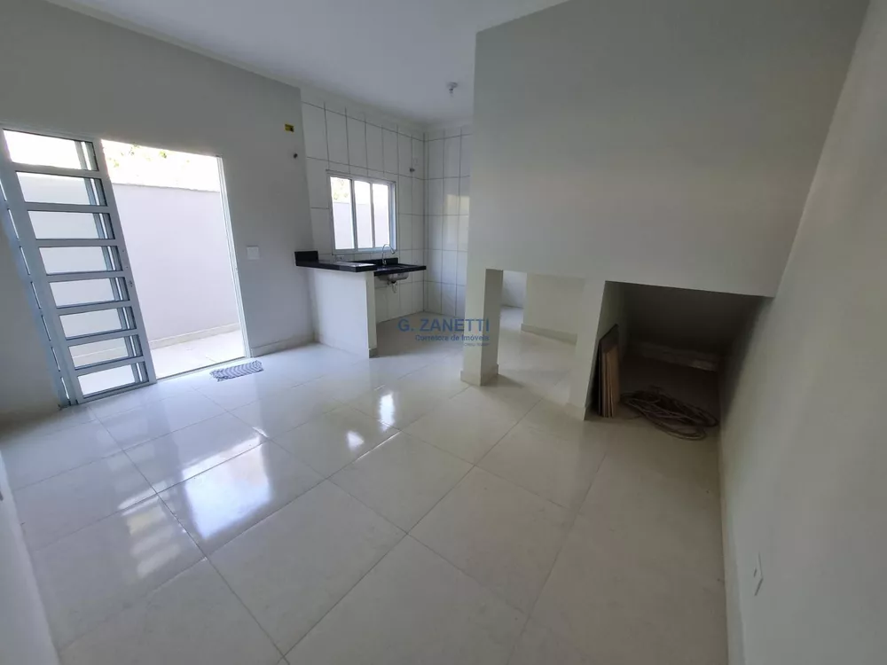 Casa à venda com 2 quartos, 71m² - Foto 4