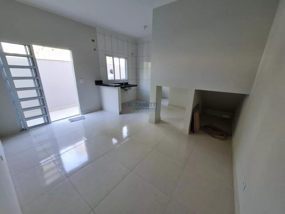 Casa à venda com 2 quartos, 71m² - Foto 5