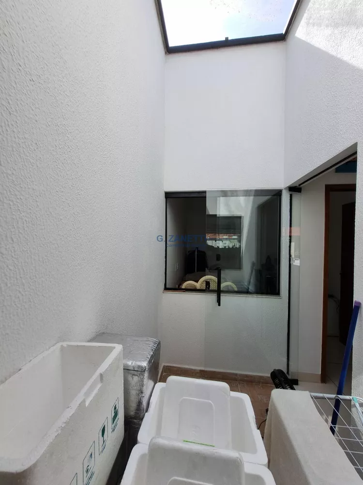 Casa à venda com 2 quartos, 52m² - Foto 4