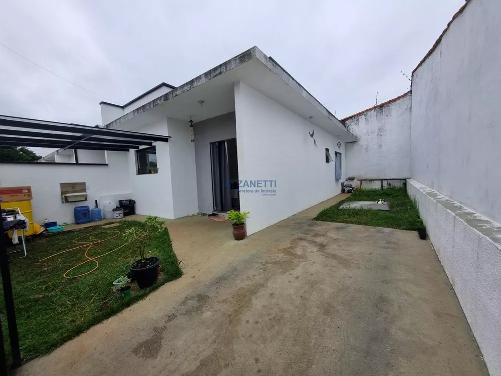 Casa à venda com 2 quartos, 52m² - Foto 1