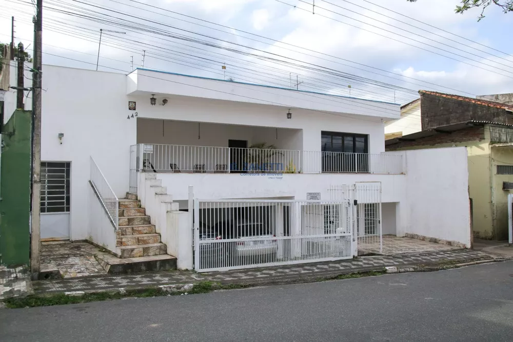 Casa à venda com 4 quartos, 300m² - Foto 2