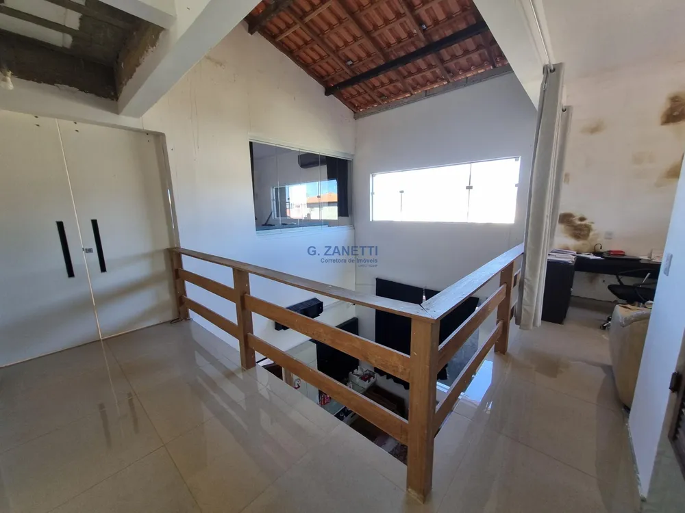 Casa, 6 quartos, 249 m² - Foto 1