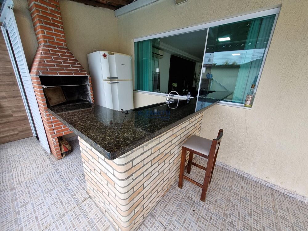 Casa à venda com 3 quartos, 140m² - Foto 1