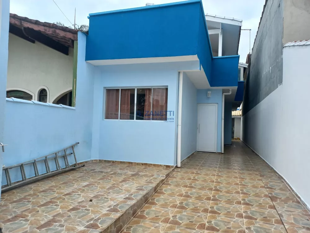 Casa à venda com 2 quartos, 80m² - Foto 1