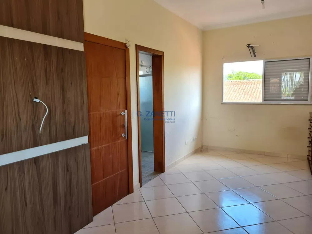 Casa à venda com 5 quartos, 200m² - Foto 4