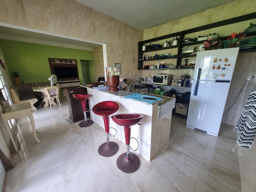 Casa à venda com 6 quartos, 236m² - Foto 1