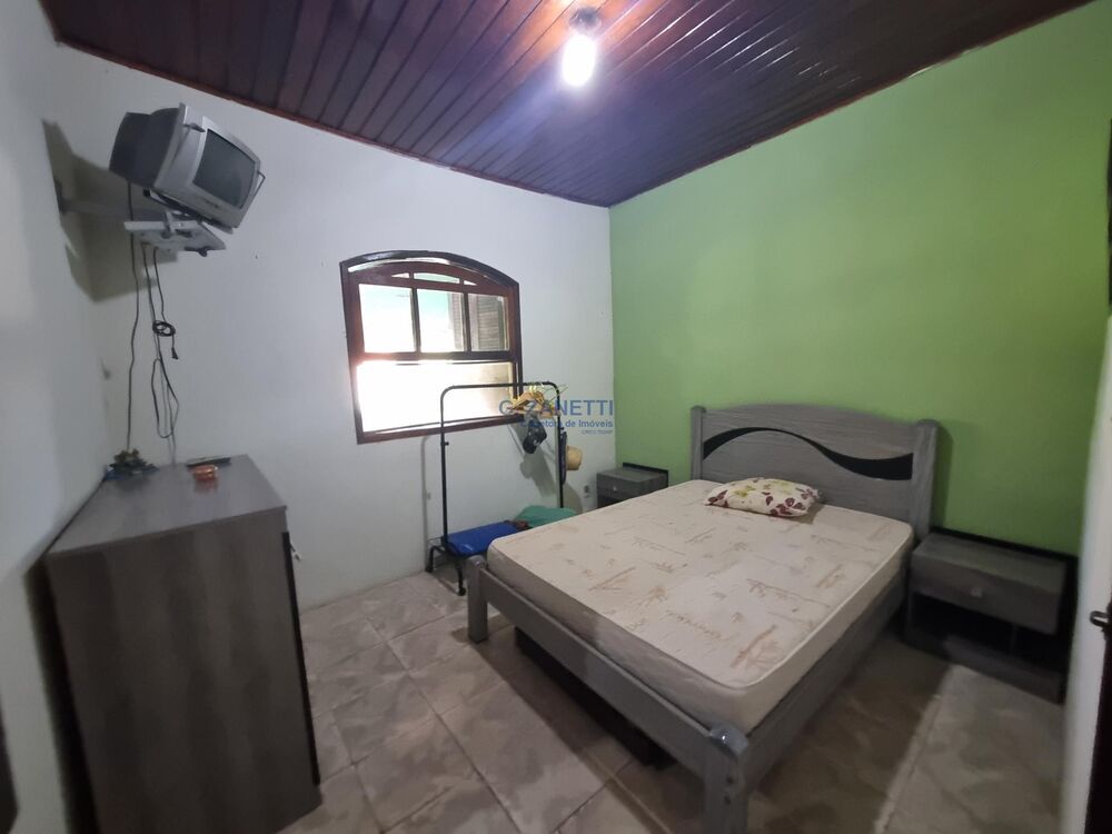 Casa à venda com 6 quartos, 236m² - Foto 4