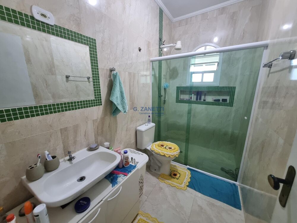 Casa à venda com 6 quartos, 236m² - Foto 2