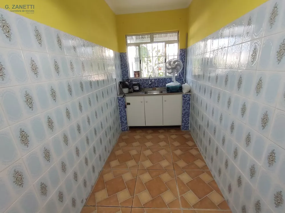 Casa para alugar com 2 quartos, 40m² - Foto 4