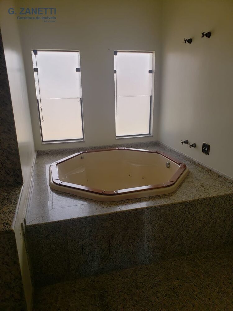 Sobrado, 6 quartos, 472 m² - Foto 1