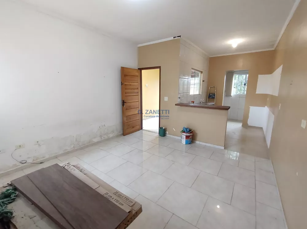 Casa à venda com 2 quartos, 69m² - Foto 4