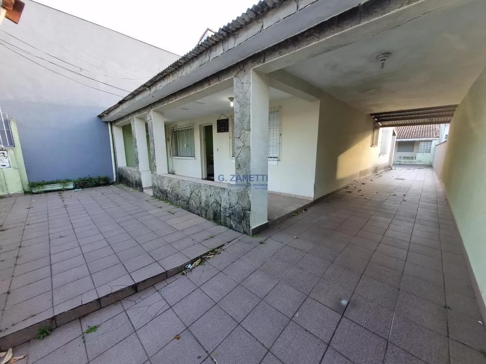 Casa à venda com 3 quartos, 198m² - Foto 1