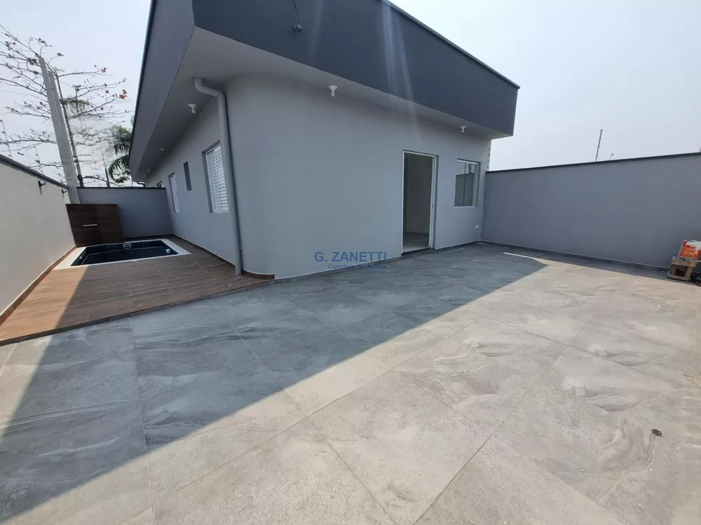 Casa à venda com 2 quartos, 62m² - Foto 1