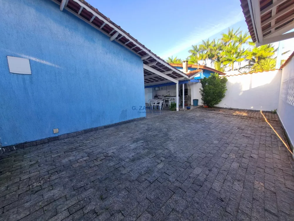 Casa à venda com 6 quartos, 160m² - Foto 2