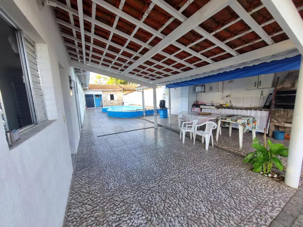 Casa à venda com 6 quartos, 160m² - Foto 1