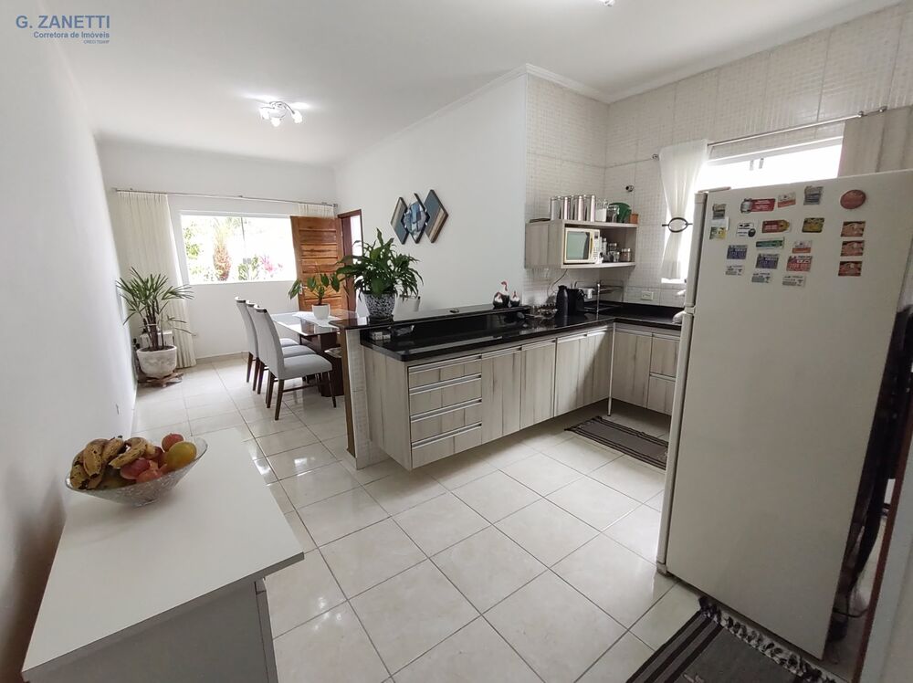 Casa à venda com 2 quartos, 65m² - Foto 1
