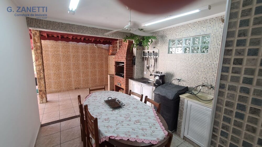 Casa, 3 quartos, 231 m² - Foto 2