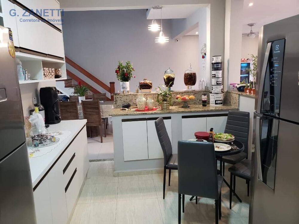 Sobrado, 3 quartos, 240 m² - Foto 2