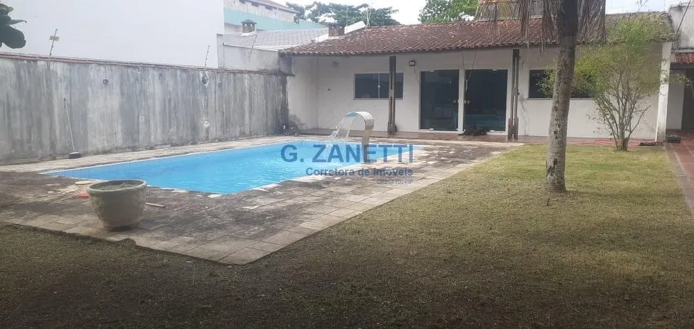Casa, 5 quartos, 210 m² - Foto 1